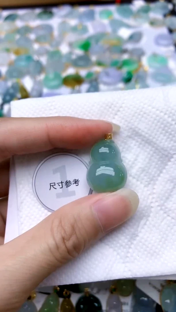 颈饰18K金镶嵌翡翠天然A货翡翠