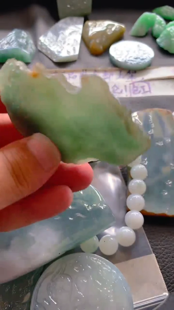 翡翠未镶嵌颈饰楚*楚定制