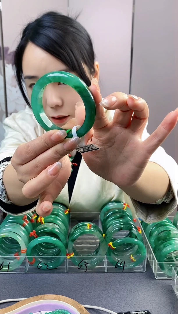 【闪购商品】石英质玉手镯未镶嵌1