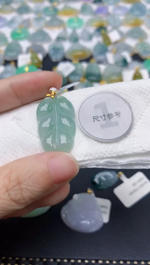翡翠18K金镶嵌颈饰天然缅甸A货翡翠