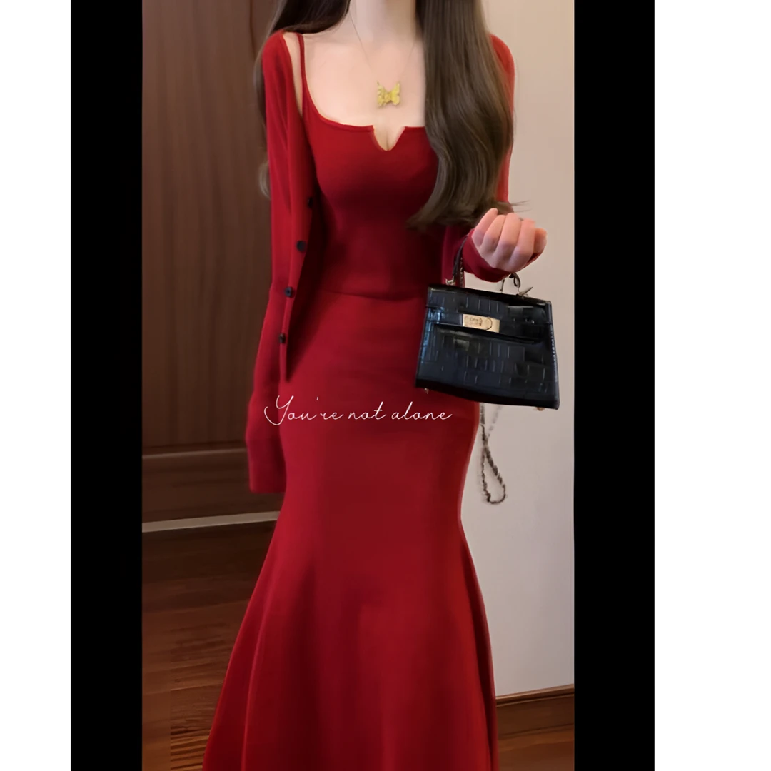 秋冬新款时尚气质高级感针织红色开衫搭吊带修身显瘦连衣裙女