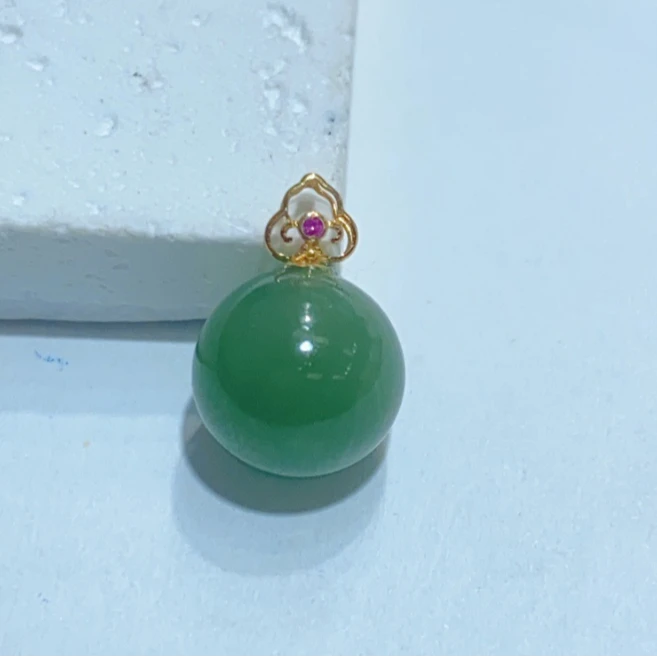 18K金和田碧玉猫眼圆珠吊坠