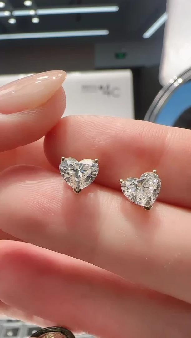 18K金镶嵌耳饰实验室培育钻石1克拉心形耳钉k黄
