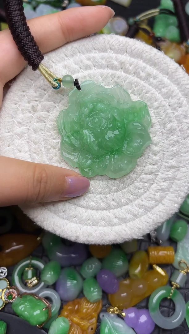 颈饰未镶嵌翡翠缅甸翡翠吊坠