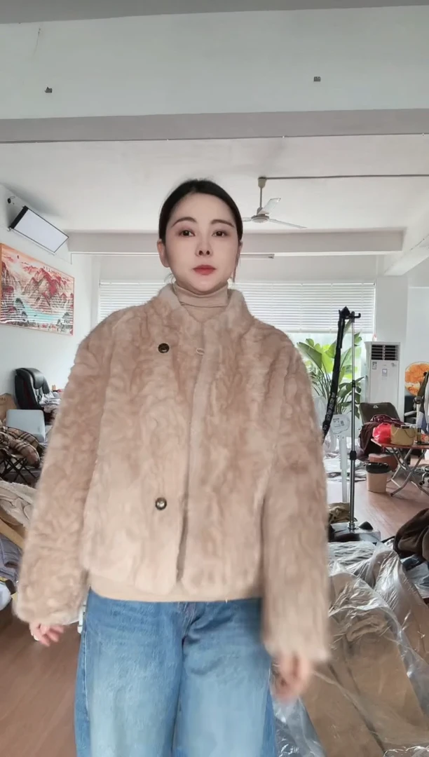 679 皮毛一体毛毛外套