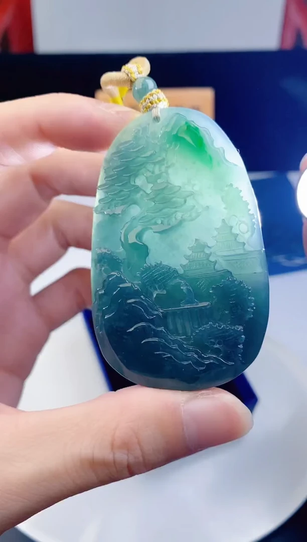 颈饰未镶嵌翡翠