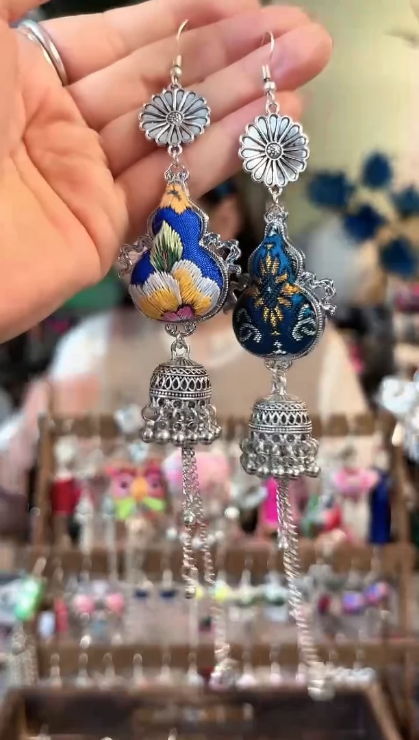 彩云南阁非遗老绣饰品577