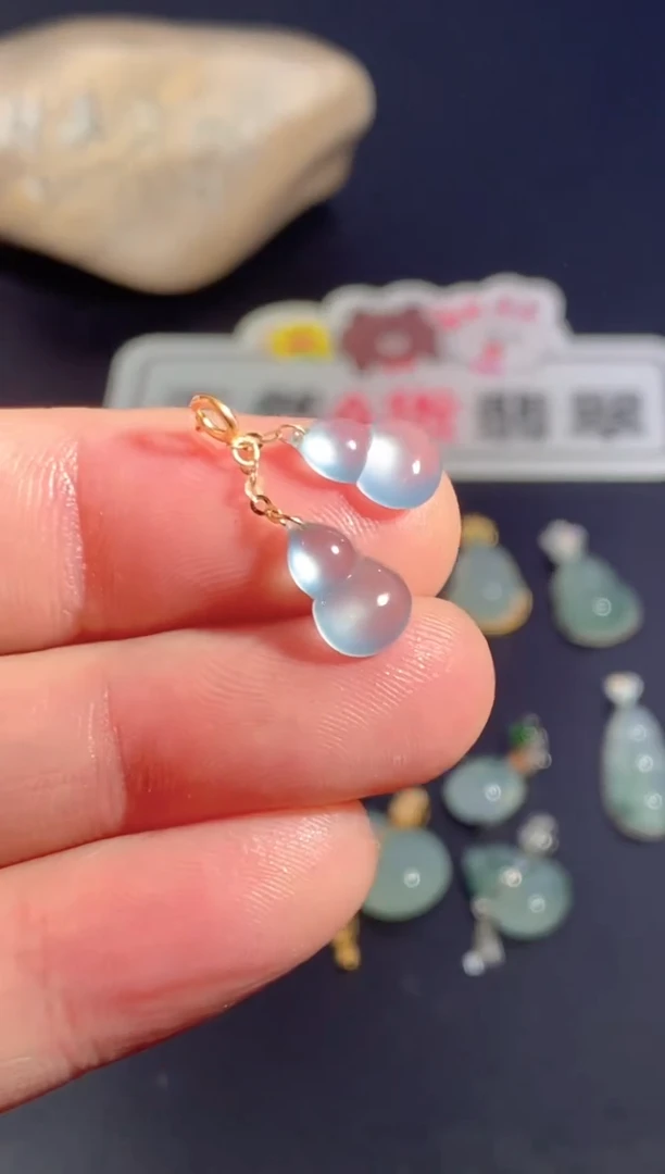 颈饰18K金镶嵌翡翠