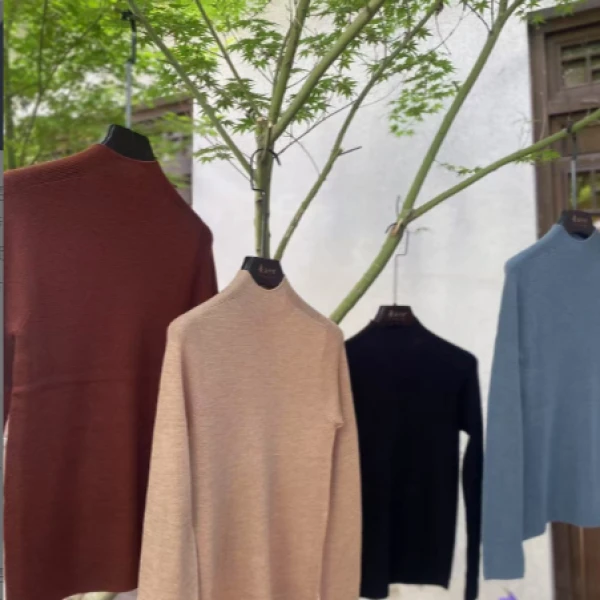 桑在云间 云朵中领精纺羊毛衫