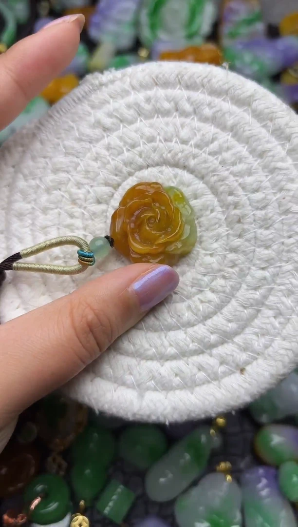 颈饰未镶嵌翡翠缅甸翡翠吊坠