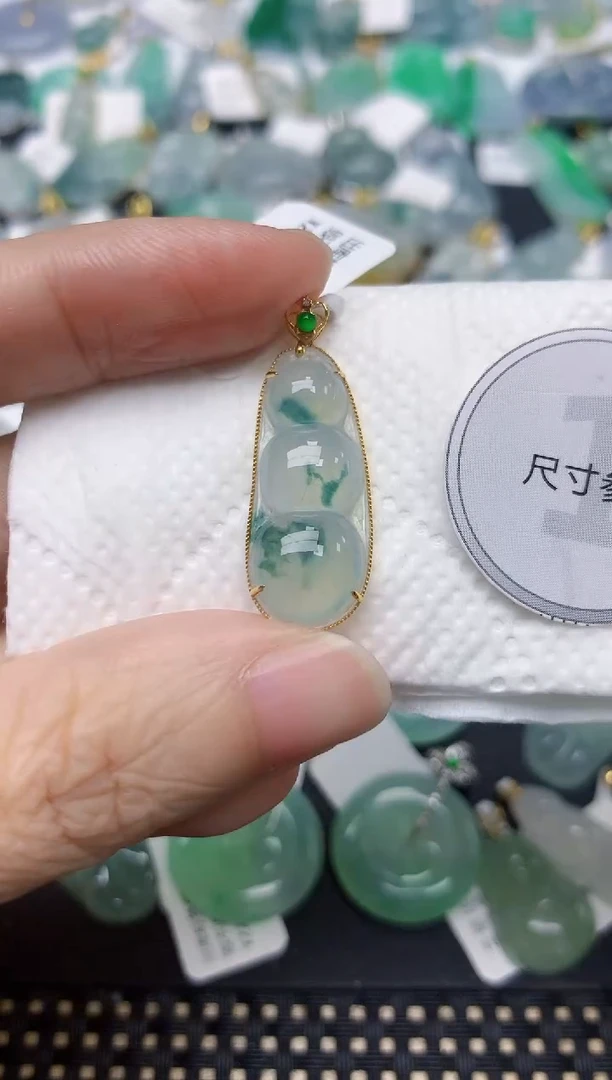 颈饰18K金镶嵌翡翠天然缅甸A货翡翠
