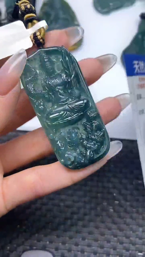 翡翠未镶嵌颈饰    4742