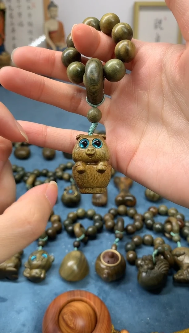 【闪购商品】维腊木（绿檀）把件小猪 盘玩件