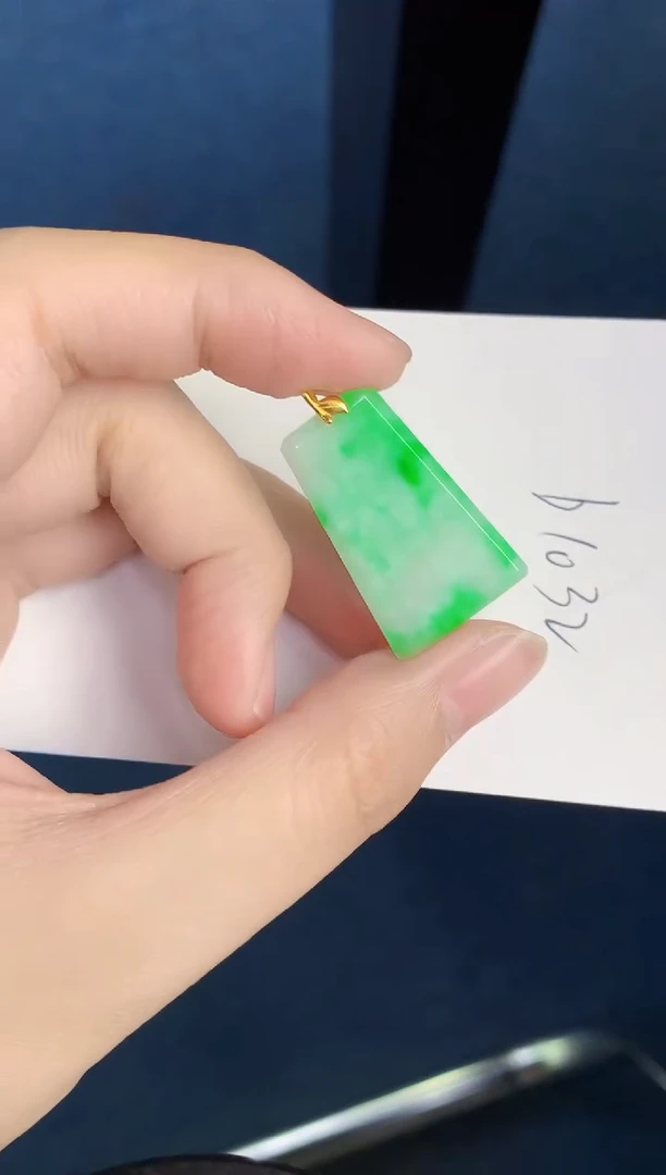 翡翠18K金镶嵌颈饰天然翡翠緬甸A貨