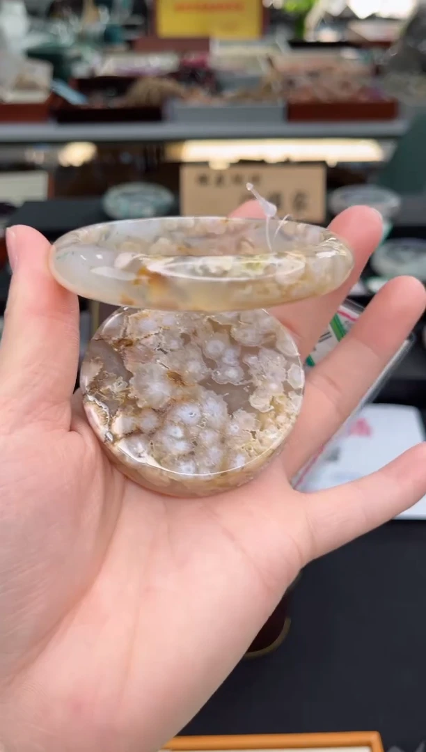 【闪购商品】石英质玉手镯未镶嵌62圈口（赠品镯心）3507587