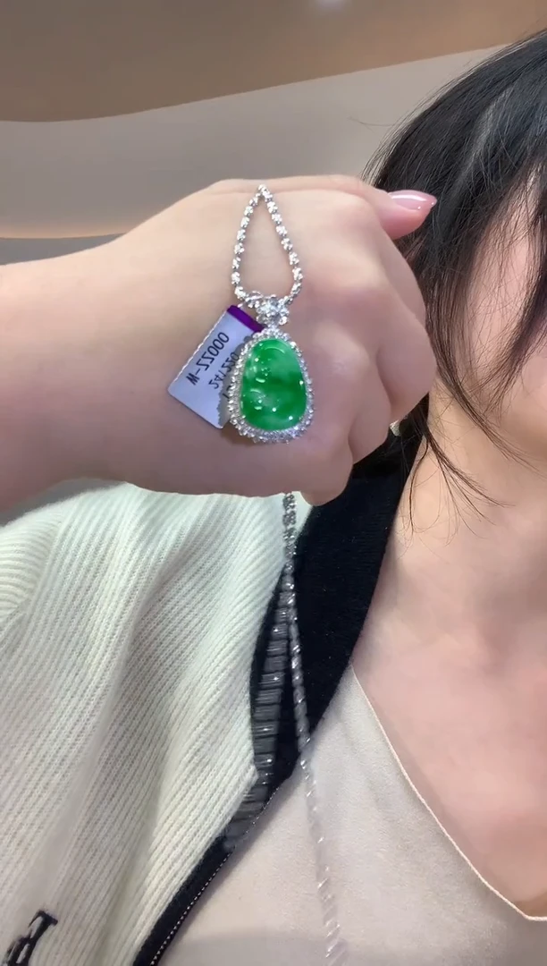 吊坠(不含链)18K金镶嵌翡翠Q131|18000