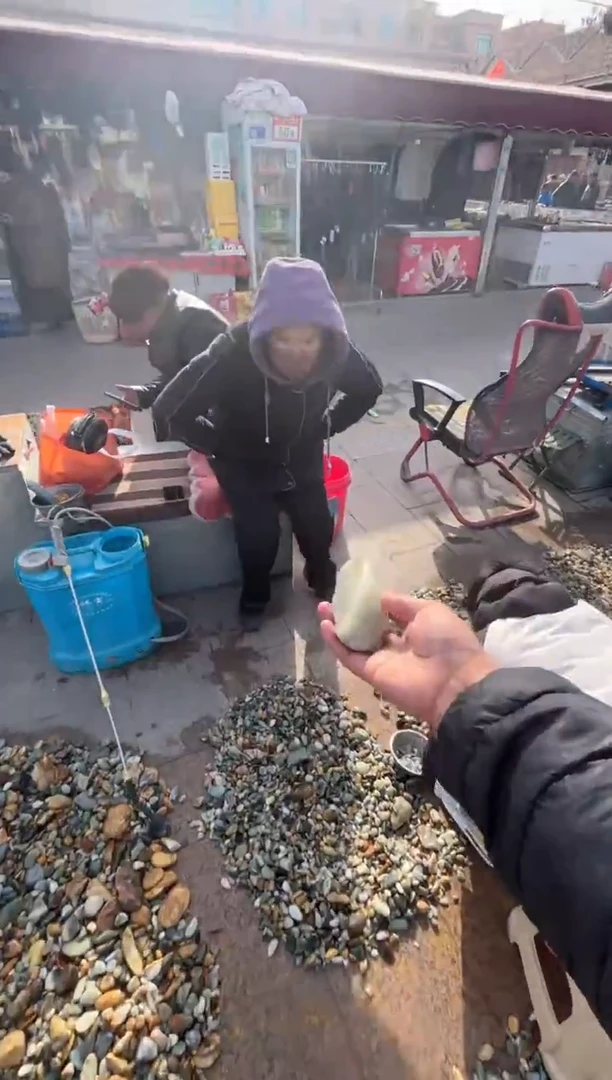 未镶嵌和田玉（糖玉）挂件和田玉