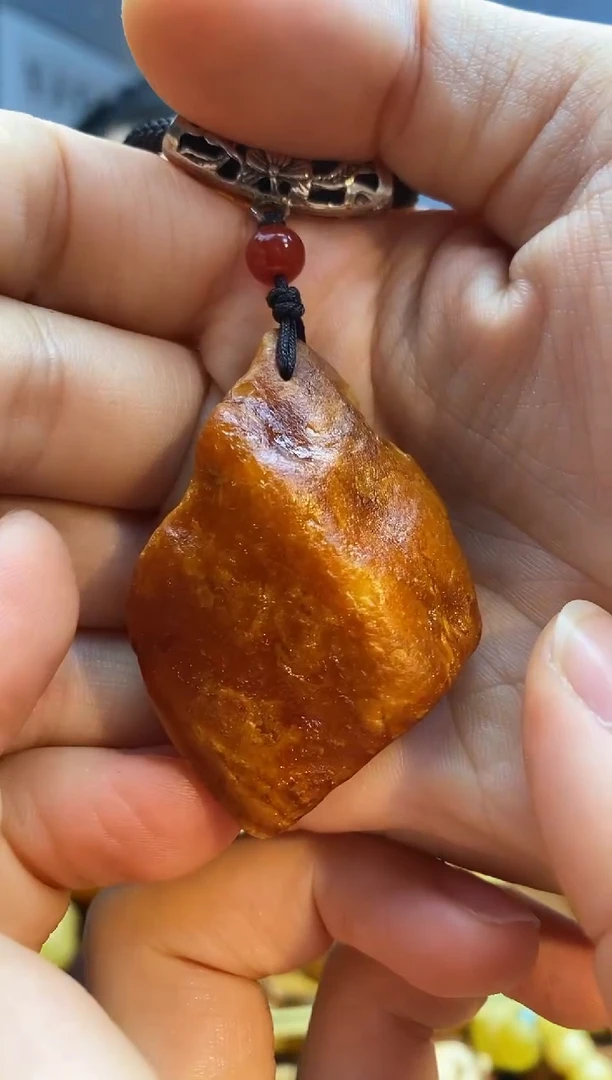 未镶嵌颈饰琥珀吊坠