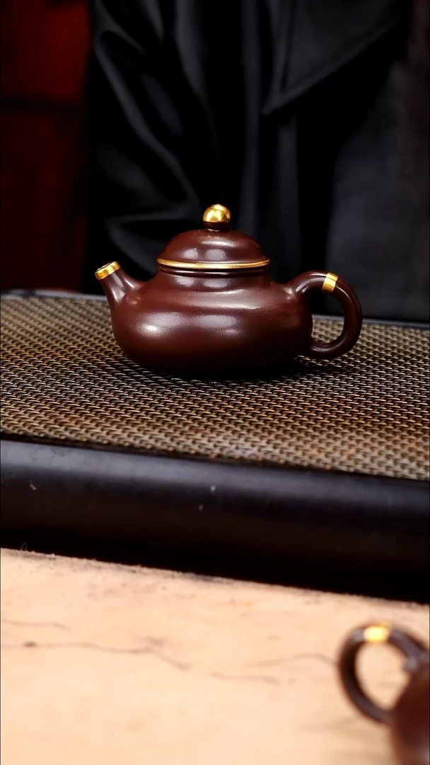 茶壶紫砂四号井茄皮紫泥描金薄胎容天130cc