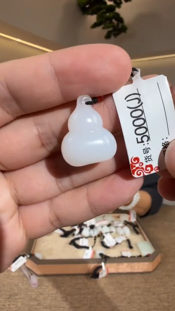 颈饰未镶嵌和田玉1J