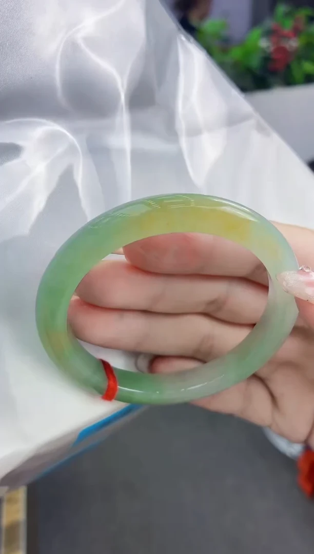 翡翠手镯未镶嵌翡翠手镯