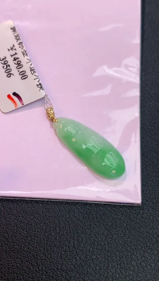 颈饰18K金镶嵌翡翠赠礼盒 丁丁