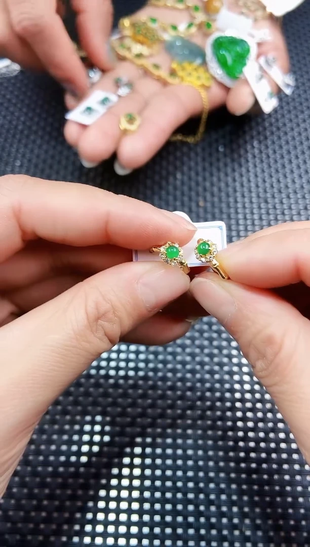 【闪购商品】翡翠耳饰未镶嵌111111111