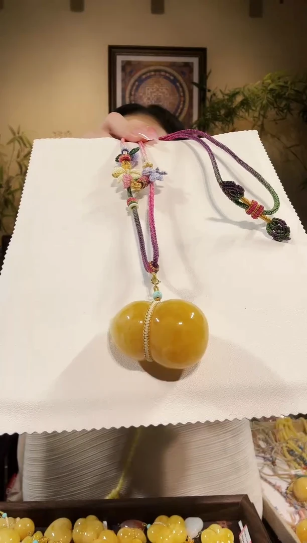 琥珀颈饰未镶嵌吊坠