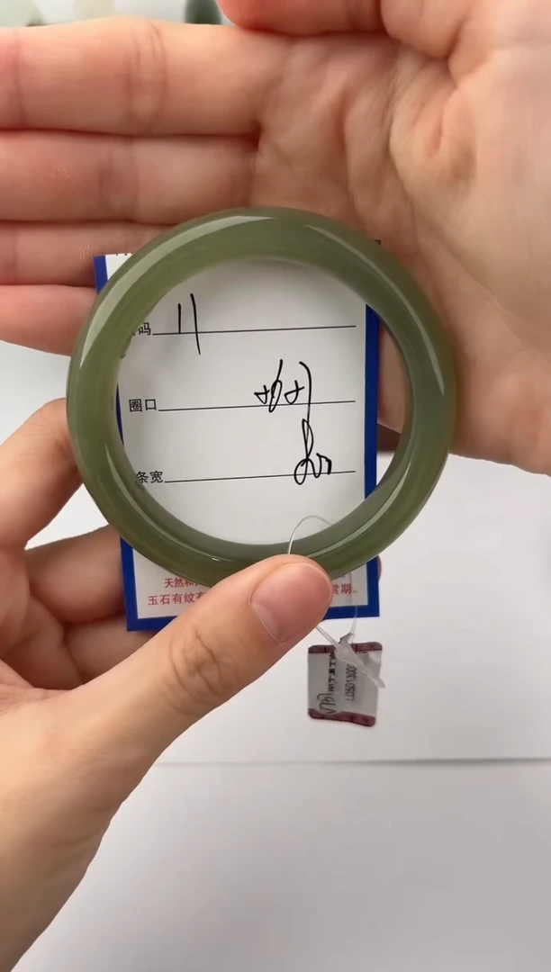 未镶嵌手镯和田玉11颜色微差无瑕疵