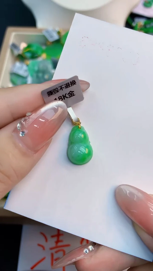 翡翠未镶嵌颈饰1