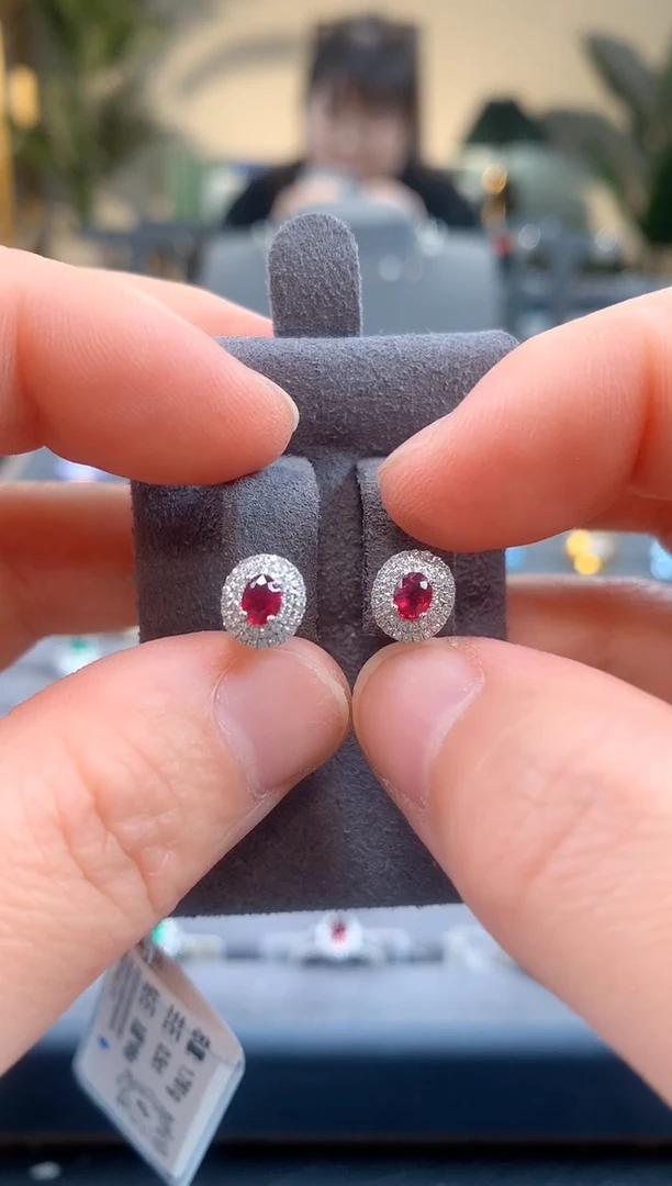 【闪购商品】红宝石耳饰18K金镶嵌红宝石