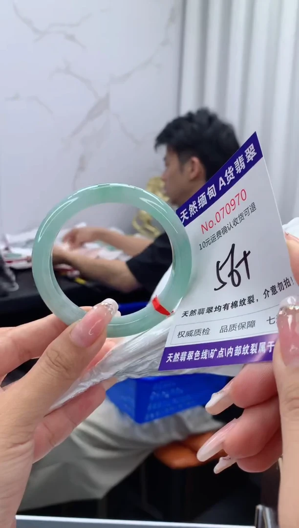 翡翠手镯未镶嵌有纹，完美者勿拍