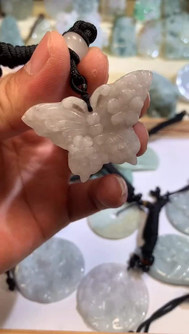 翡翠未镶嵌颈饰4/18/032