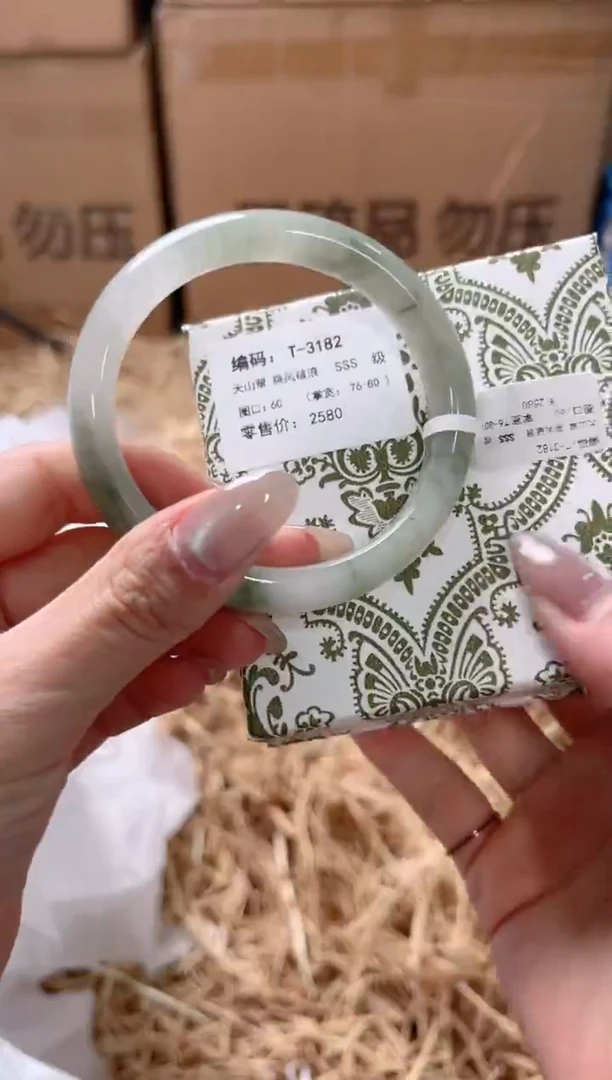 未镶嵌手镯石英质玉T-3182