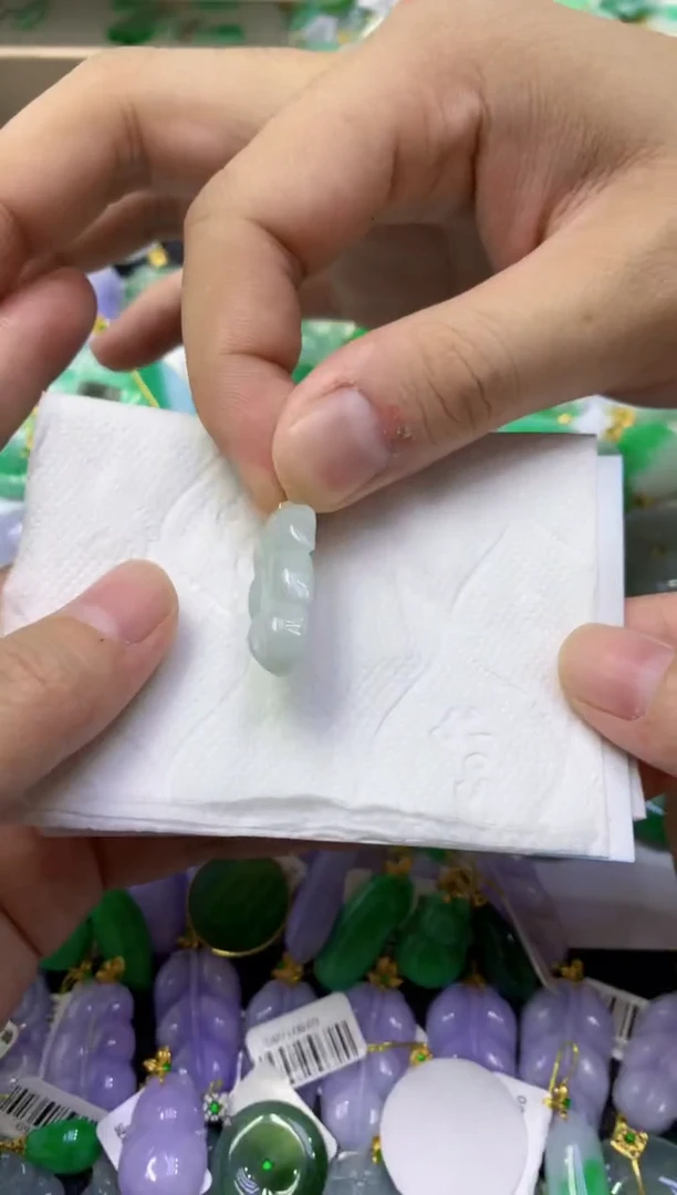 颈饰未镶嵌翡翠天然缅甸翡翠A货