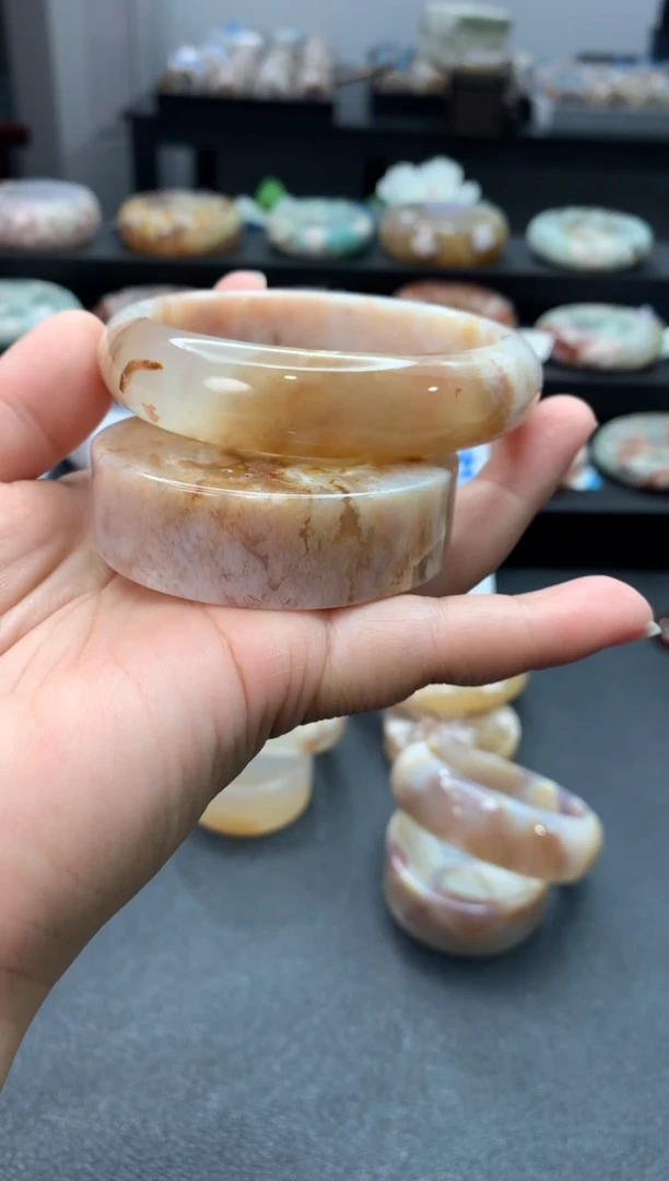 未镶嵌手镯石英质玉（60-61圈口）赠送镯心 无证书