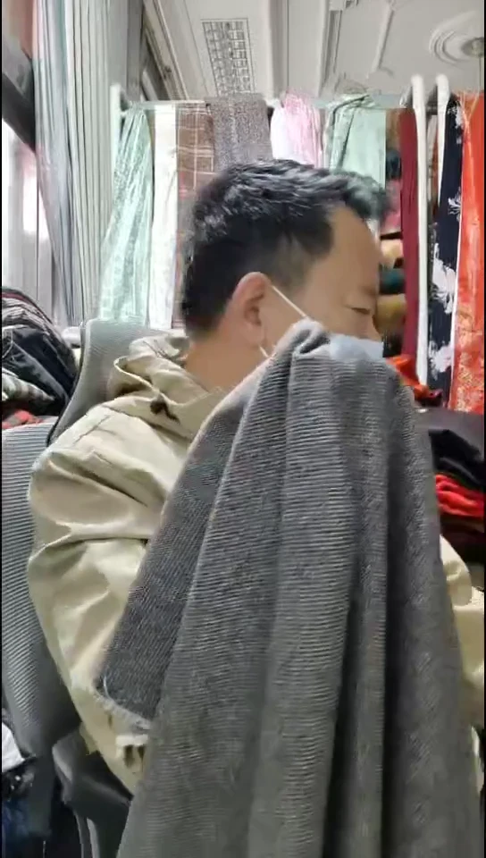 深咖色小雪花点港花布料