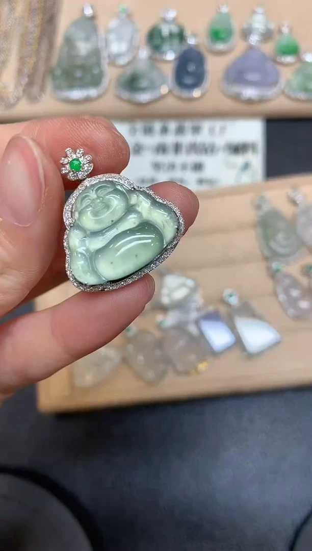 【闪购商品】翡翠颈饰18K金镶嵌佛公【无服务费】