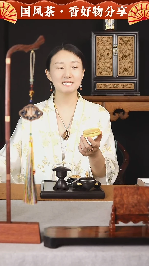 DC591黄杨木三足束腰底座多样性发货