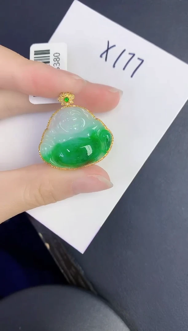 颈饰18K金镶嵌翡翠缅甸天然翡翠A货
