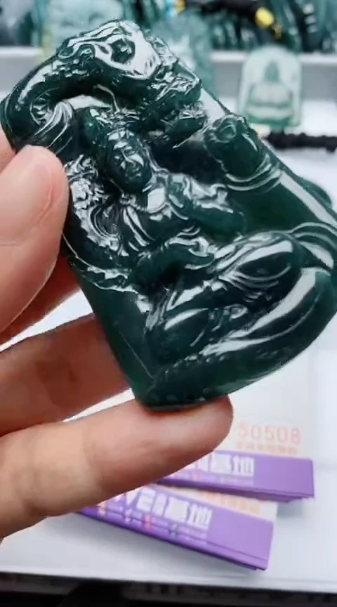 颈饰未镶嵌翡翠
