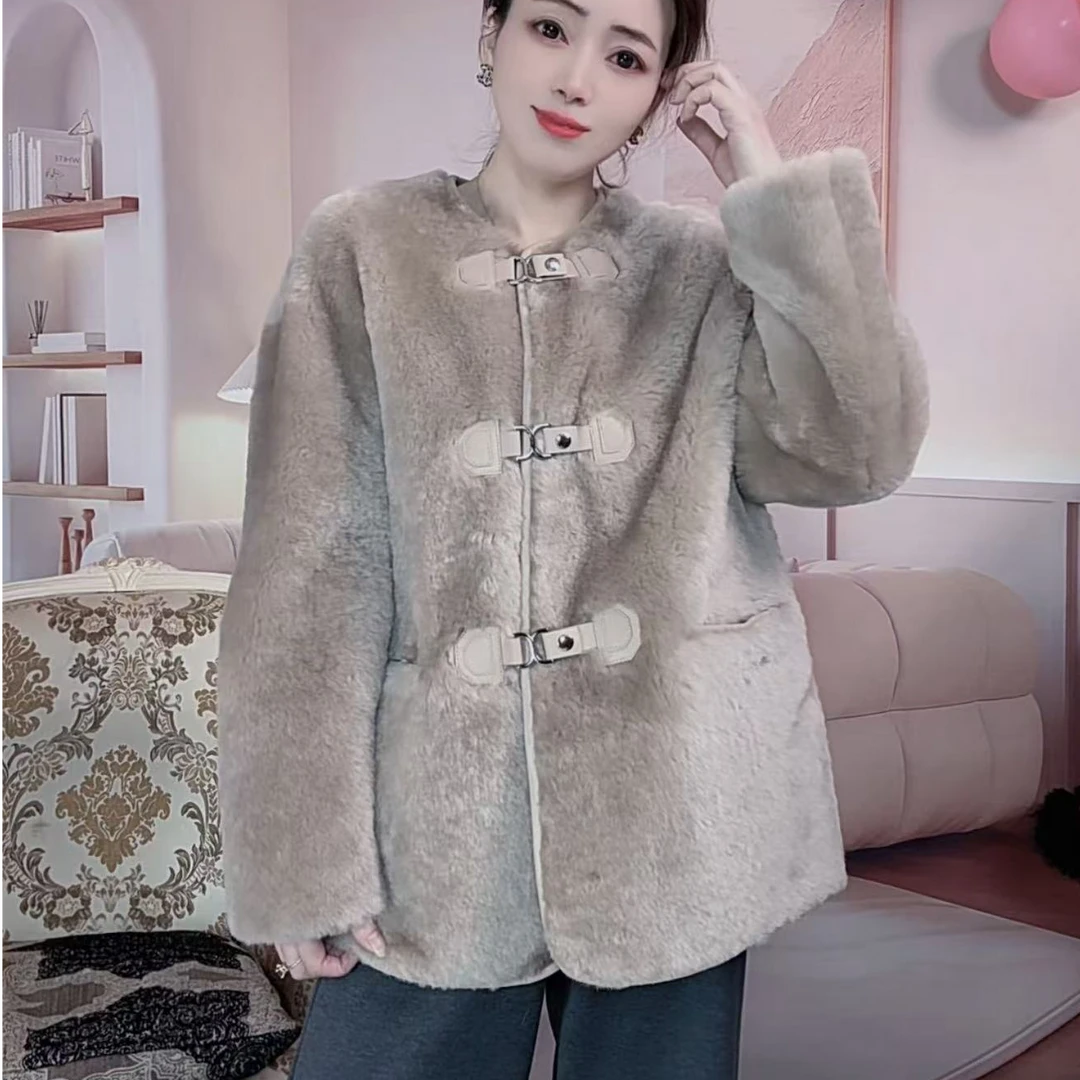 海宁洛曼羊皮毛一体高端轻奢时尚圆领皮扣秋冬保暖女士真皮毛外套