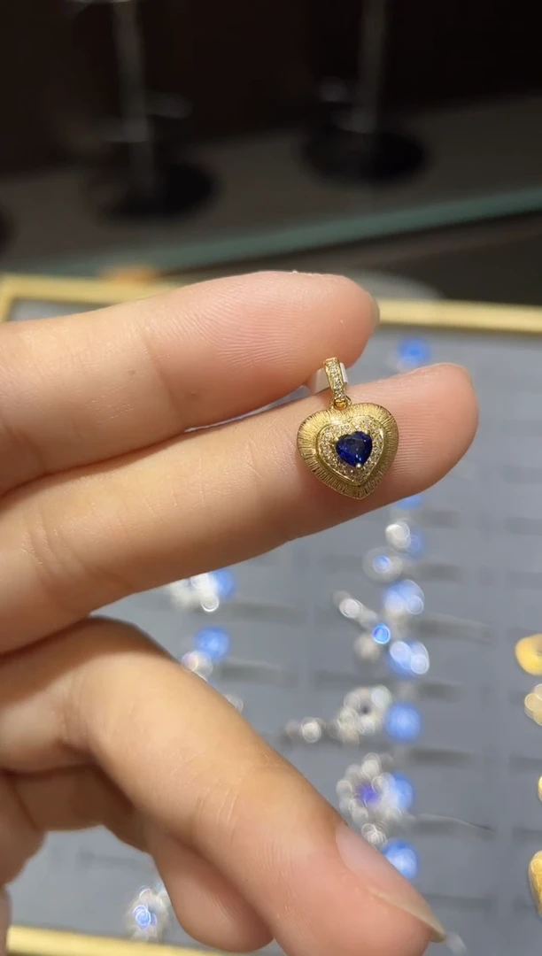 吊坠(不含链)蓝宝石18K金镶嵌1