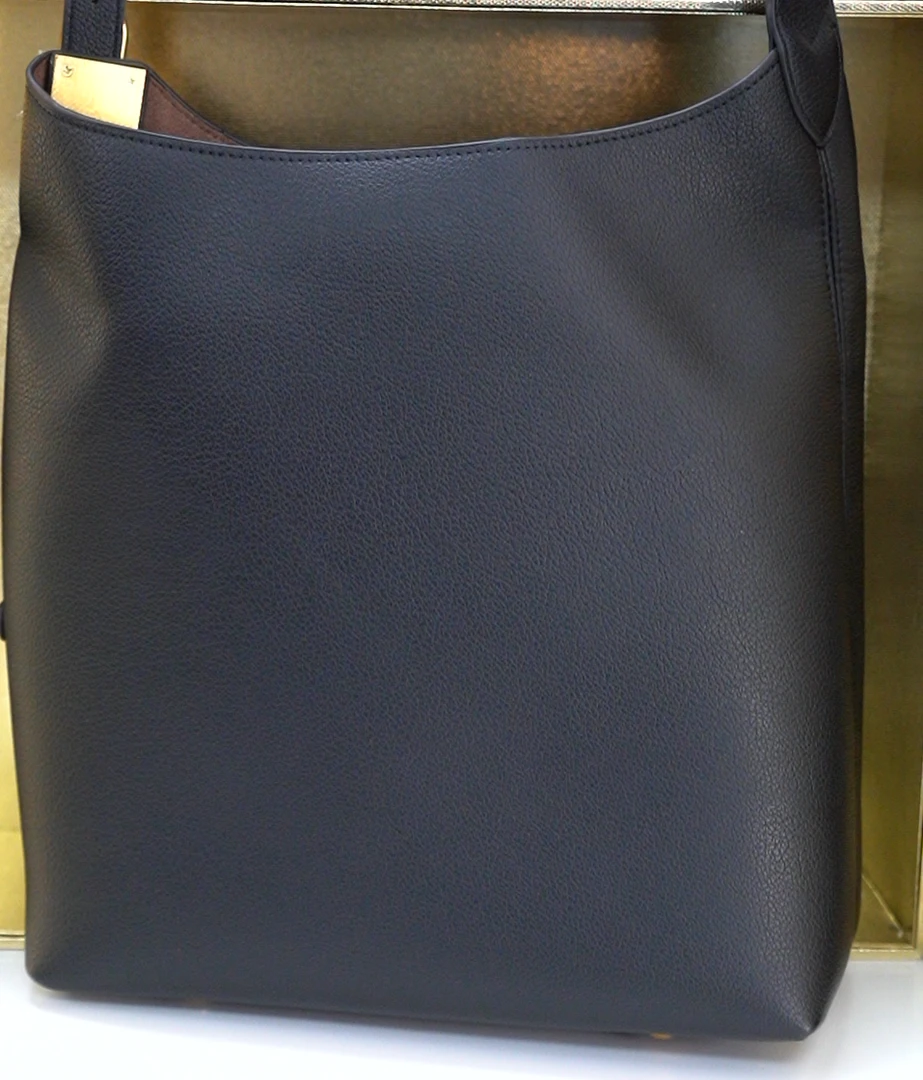 (全新未拆封）轻奢时尚高级经典潮流百搭女士包包 尺寸：32-16-37cm