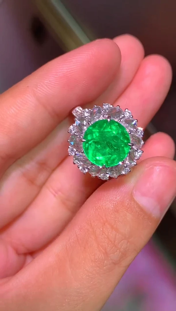 18K金镶嵌戒指祖母绿3.64CT