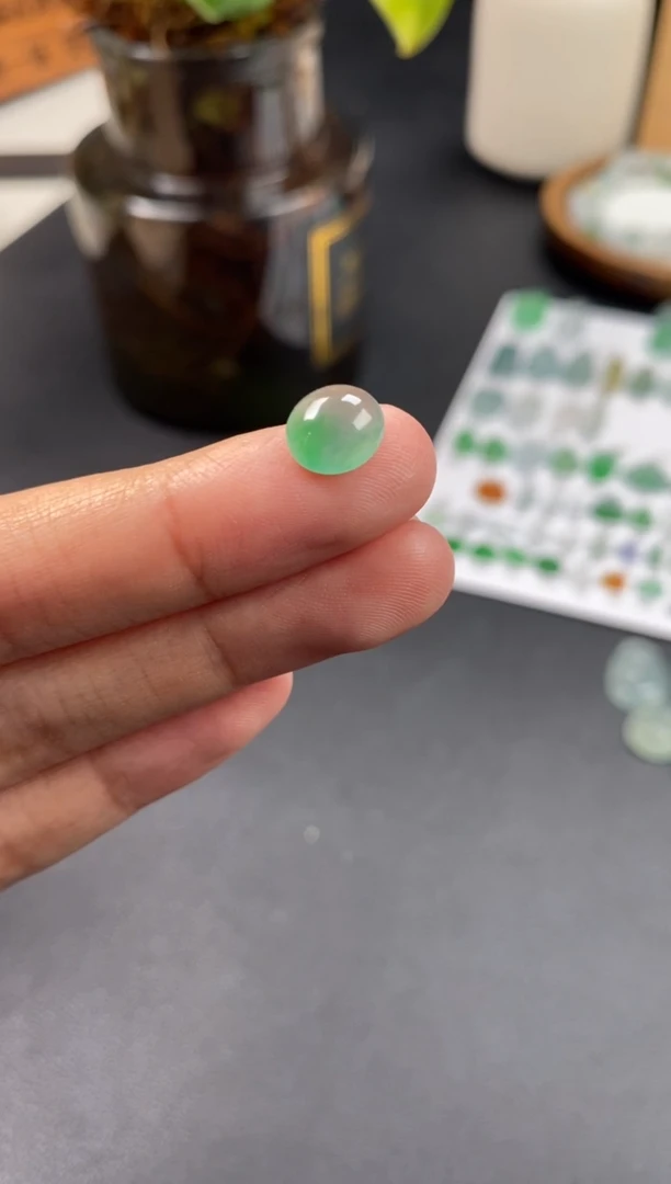 翡翠未镶嵌颈饰翡翠冰种蛋面