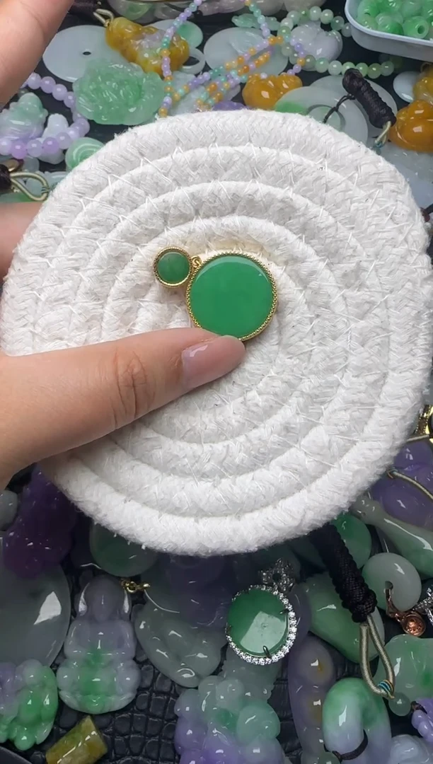 颈饰未镶嵌翡翠缅甸翡翠吊坠