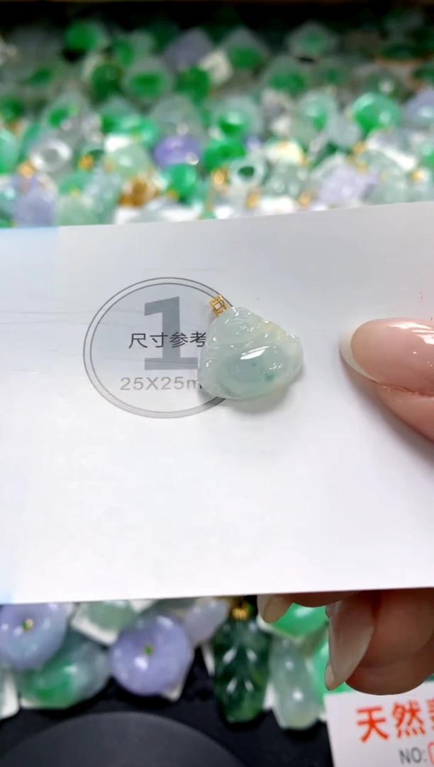 翡翠18K金镶嵌颈饰1111111111111111