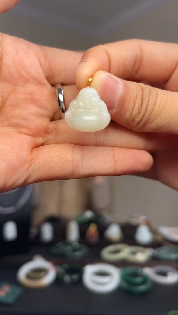 颈饰18K金镶嵌和田玉佛公