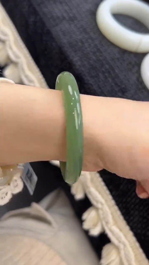 未镶嵌手镯和田玉54的贵妃